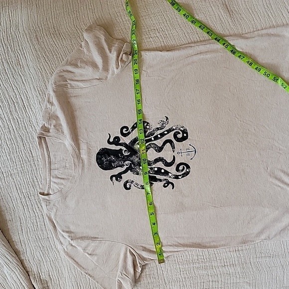 2/$10 Banana Republic Womens Light oatmeal Graphic Tee,Y2K Size L - Picture 4 of 4